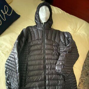 Downfilled extra light long coat size by Bianca Nygard large women